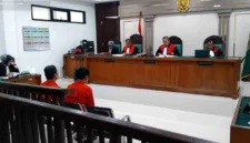 Dua sopir truk divonis 15 bulan penjara karena terbukti membawa 10 ribu liter minyak ilegal menuju Lampung.
