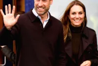 Kunjungan Kate Middleton — Kate Middleton dan Pangeran William saat melakukan kunjungan publik ke sebuah pub di Skotlandia.
