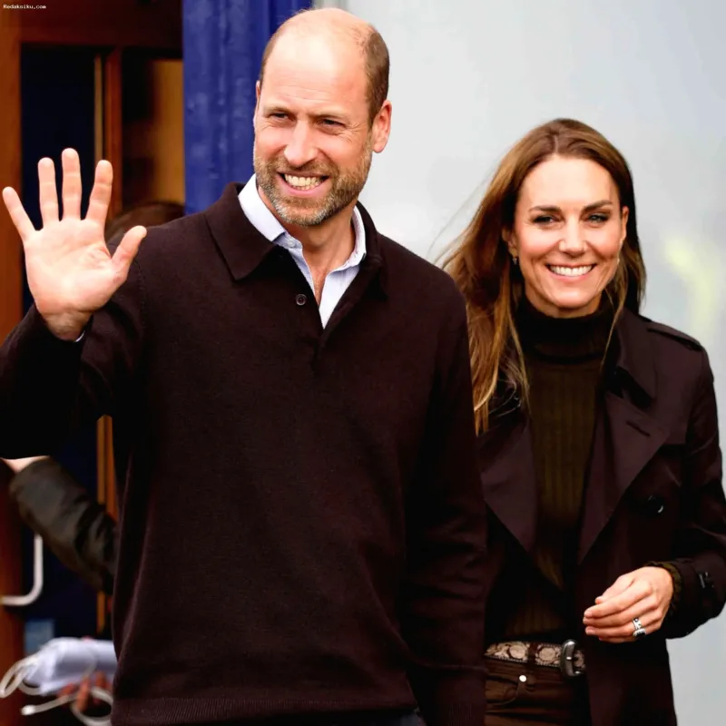 Kunjungan Kate Middleton — Kate Middleton dan Pangeran William saat melakukan kunjungan publik ke sebuah pub di Skotlandia.