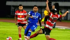 Persib Bandung resmi meminjamkan Saddil Ramdani ke Persebaya Surabaya untuk musim 2026/2027.
