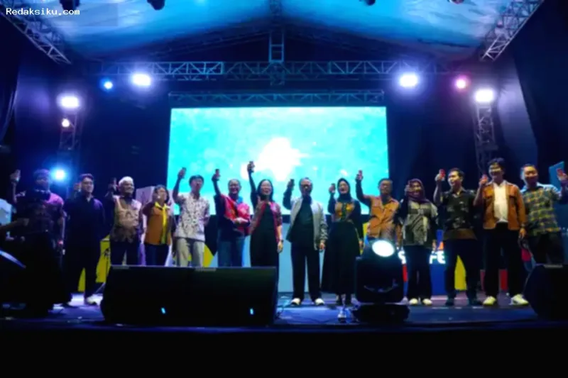 Wakil Rektor I Ubaya Prof. Maria Goretti Marianti Purwanto memberikan sambutan pada penutupan orientasi mahasiswa baru.