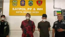 Mantan Kepala Inspektorat Banda Aceh berinisial FD diperiksa bersama seorang pria terkait dugaan pelanggaran syariat Islam.