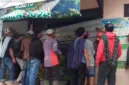 Puluhan pelaku wisata melakukan aksi penyegelan di kantor Balai Besar TNBTS Pasuruan untuk menuntut pembukaan kembali akses wisata Gunung Bromo.