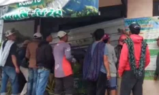 Pelaku Wisata Segel Kantor TNBTS Pasuruan, Desak Bromo Dibuka