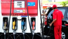 Pertamina menyesuaikan harga BBM nonsubsidi secara nasional sementara harga Pertalite dan Biosolar dipastikan tetap stabil.
