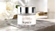 La Prairie White Caviar Crème Extraordinaire hadir sebagai solusi perawatan kulit mewah untuk mengatasi hiperpigmentasi.