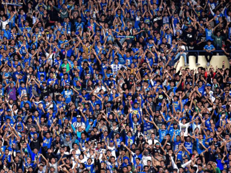 Sandy Walsh mengungkapkan kekagumannya terhadap dukungan suporter Persib menjelang laga melawan Persija.