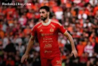 Bek Persija Denis Kolinger tampil gemilang saat menghadapi Persib Bandung.