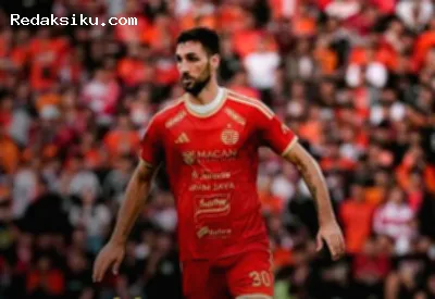 Bek Persija Denis Kolinger tampil gemilang saat menghadapi Persib Bandung.