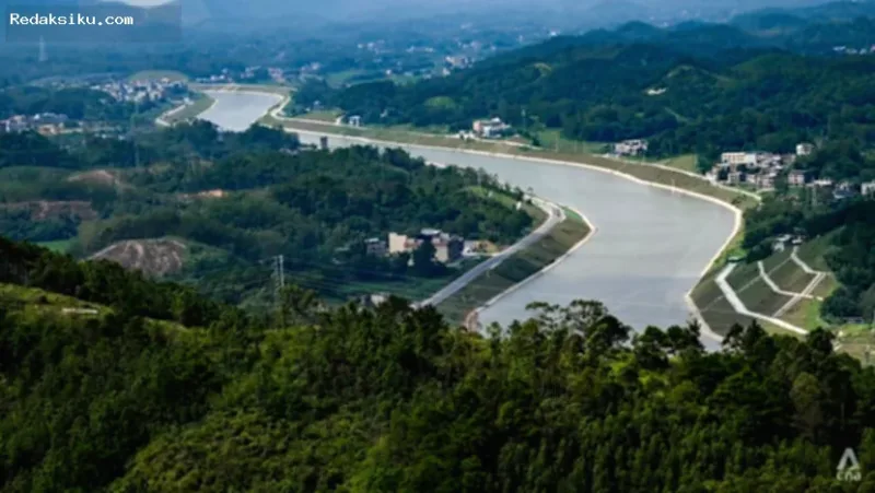 Pemandangan bagian Terusan Pinglu di Qinzhou, Guangxi, China, yang baru beroperasi sebagai jalur logistik strategis.
