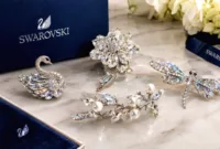 Bros Swarovski dengan kristal berkilau yang elegan dan mewah