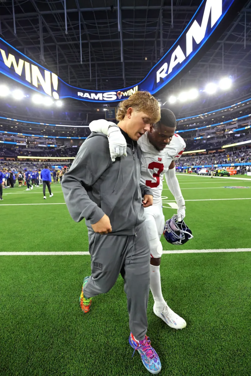 Odell Beckham Jr. memberikan tanggapan emosional terkait cedera yang dialami Jaxson Dart saat membela New York Giants.