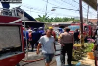 Rumah Warga Mojokerto — Rumah warga di Mojokerto hangus terbakar akibat kelalaian pemilik yang lupa mematikan kompor gas.