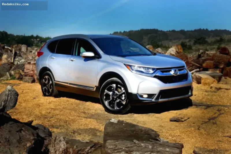 Tampak depan mobil Honda CR-V 1.5 Prestige generasi kelima keluaran tahun 2017