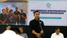 Tim SAR mengevakuasi salah satu jasad ABK speedboat Arupadhatu I setelah 16 hari pencarian di Selat Sunda.