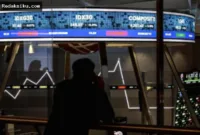 IHSG Sesi — Layar pergerakan Indeks Harga Saham Gabungan (IHSG) yang melemah di Bursa Efek Indonesia.