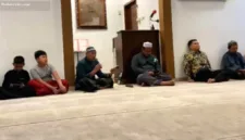 Suasana haru menyelimuti doa bersama untuk mengenang jurnalis iNews Yudistiro Pranoto di Depok.