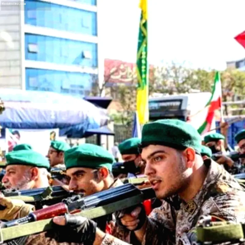 IRGC Gelar Mobilisasi — IRGC memulai mobilisasi militer Fedayeen for Iran yang melibatkan jutaan sukarelawan di Teheran.