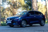 Suzuki Baleno 2025 — Mobil hatchback Suzuki Baleno bekas dengan desain Liquid Flow yang tampak elegan dan sporty.