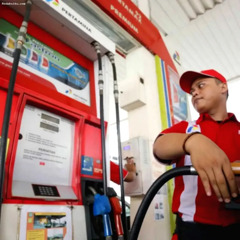 SPBU Pertamina yang beroperasi normal dengan papan informasi harga BBM nonsubsidi tetap stabil