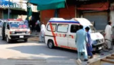 Ledakan bom mobil di sebuah masjid dalam kompleks kepolisian di Pakistan menewaskan 21 orang dan melukai lebih dari 100 lainnya.
