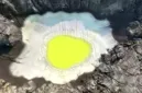Ahli kebencanaan menjelaskan pola visual menyerupai telur ceplok di kawah Gunung Anak Krakatau merupakan hasil proses geokimia alami.