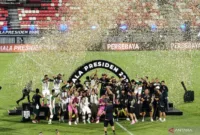 Tim Persebaya Surabaya menjuarai Piala Presiden 2026 setelah mengalahkan Persib Bandung di Stadion Kapten I Wayan Dipta.