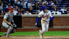 Stadion Citi Field menjadi saksi berakhirnya musim kompetisi New York Mets yang berjalan sulit.