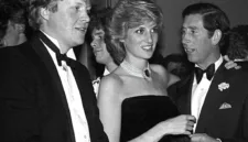 Charles Spencer merilis memoar berjudul Swan Song untuk meluruskan sejarah kehidupan Putri Diana.