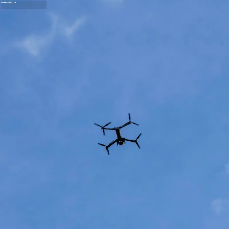 Drone Berbasis AI — Ilustrasi drone berbasis kecerdasan buatan yang mengancam keamanan perkotaan di Amerika Serikat.