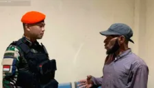 Aparat gabungan TNI menangkap pimpinan TPNPB-OPM Abdon Kisamdu di Bandara Nop Goliat Dekai, Kabupaten Yahukimo.