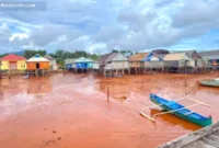 mineral kritis — Aktivitas pertambangan nikel di kawasan pesisir dan pulau kecil Indonesia yang terdampak ekstraktivisme.