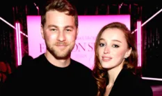 Mengenal Cameron Fuller, Suami Phoebe Dynevor