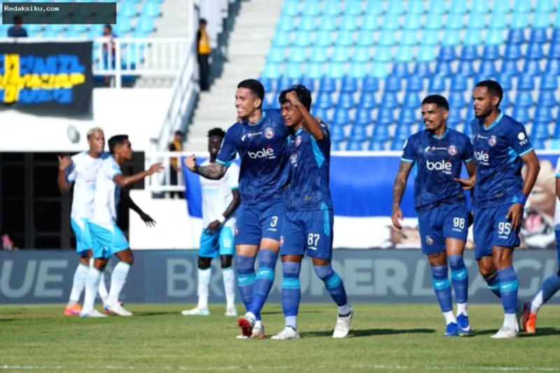 Arema FC Menang — Marcos Santos bersama para pemain Arema FC di Stadion Kanjuruhan pada September 2026.