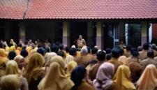 Pemerintah dan DPR RI sepakat mengangkat 240.000 guru PPPK paruh waktu menjadi penuh waktu mulai Januari 2027 tanpa tes.