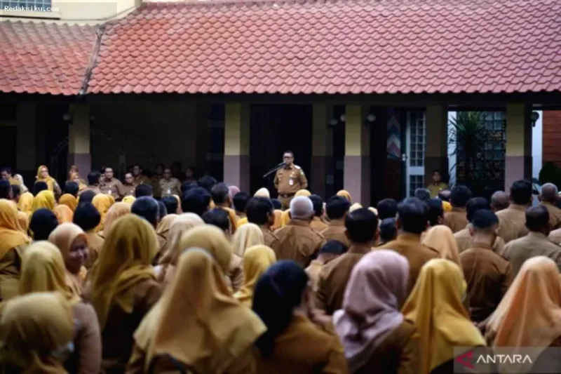 Ilustrasi guru dan dunia pendidikan Indonesia menyambut pengangkatan status kepegawaian.