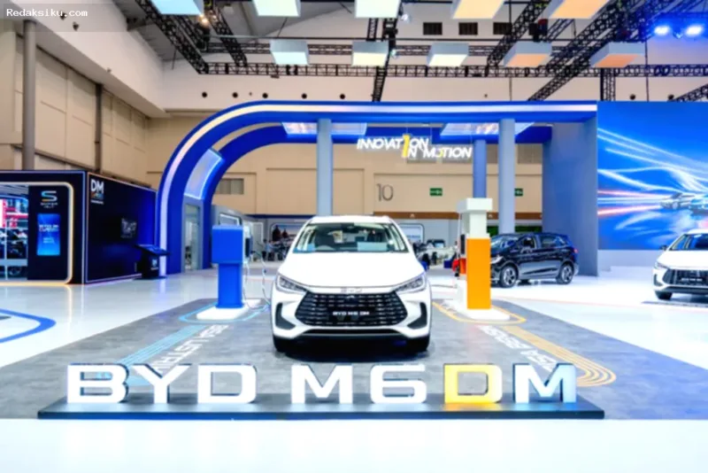 Mobil listrik BYD ATTO 1 terparkir di jalanan kota, mencatatkan penjualan terlaris nasional Agustus 2026.