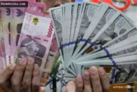 Rupiah Menguat Tipis — Grafik pergerakan nilai tukar rupiah terhadap dolar AS di Jakarta.