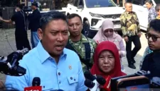 Politikus PDIP Mohamad Guntur Romli melontarkan kritik tajam terhadap Kepala BGN Sudaryono terkait penanganan kasus program Makan Bergizi Gratis.