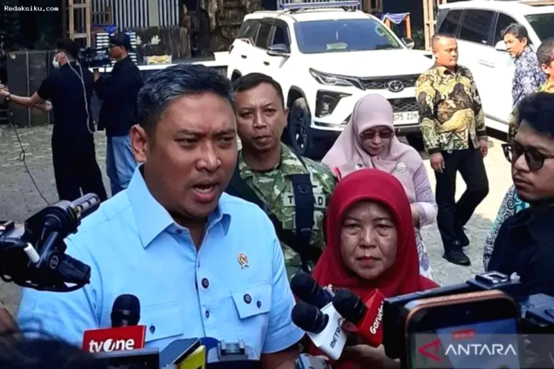 Mohamad Guntur Romli mengecam pernyataan Kepala BGN Sudaryono terkait kasus keracunan program Makan Bergizi Gratis.