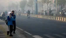 Warga di Kampung Pengayuan, Banjarbaru, kini dihantui kecemasan akibat ancaman kebakaran hutan dan lahan yang terus terjadi.