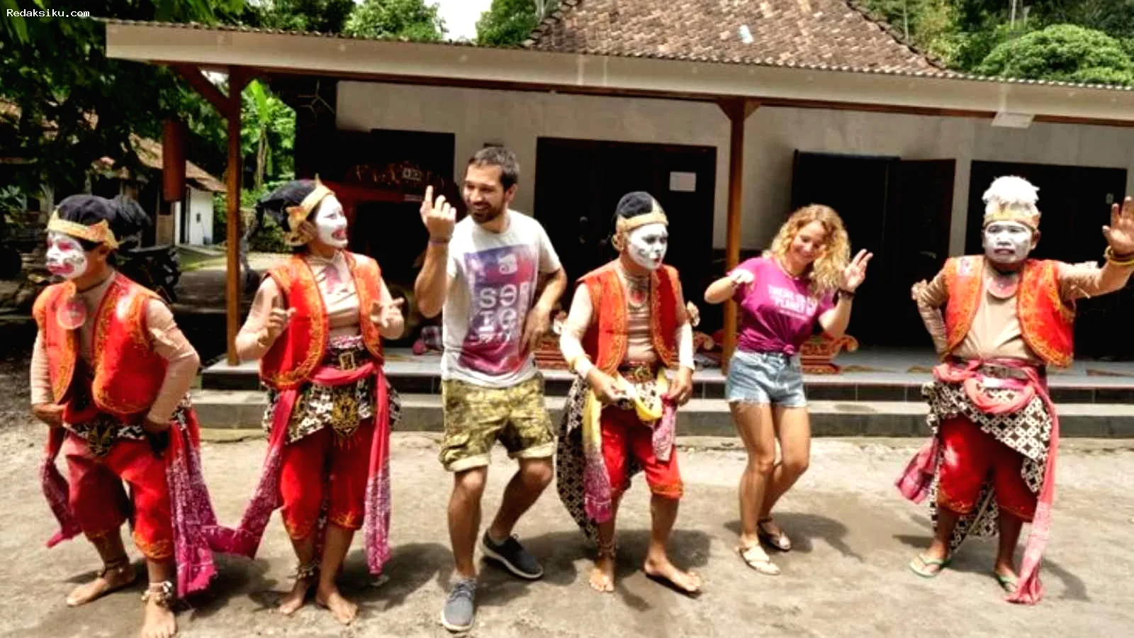 Masyarakat Desa Pentingsari menjadi bagian dari daya tarik wisata Masyarakat Desa Pentingsari menjadi bagian dari daya tarik wisata