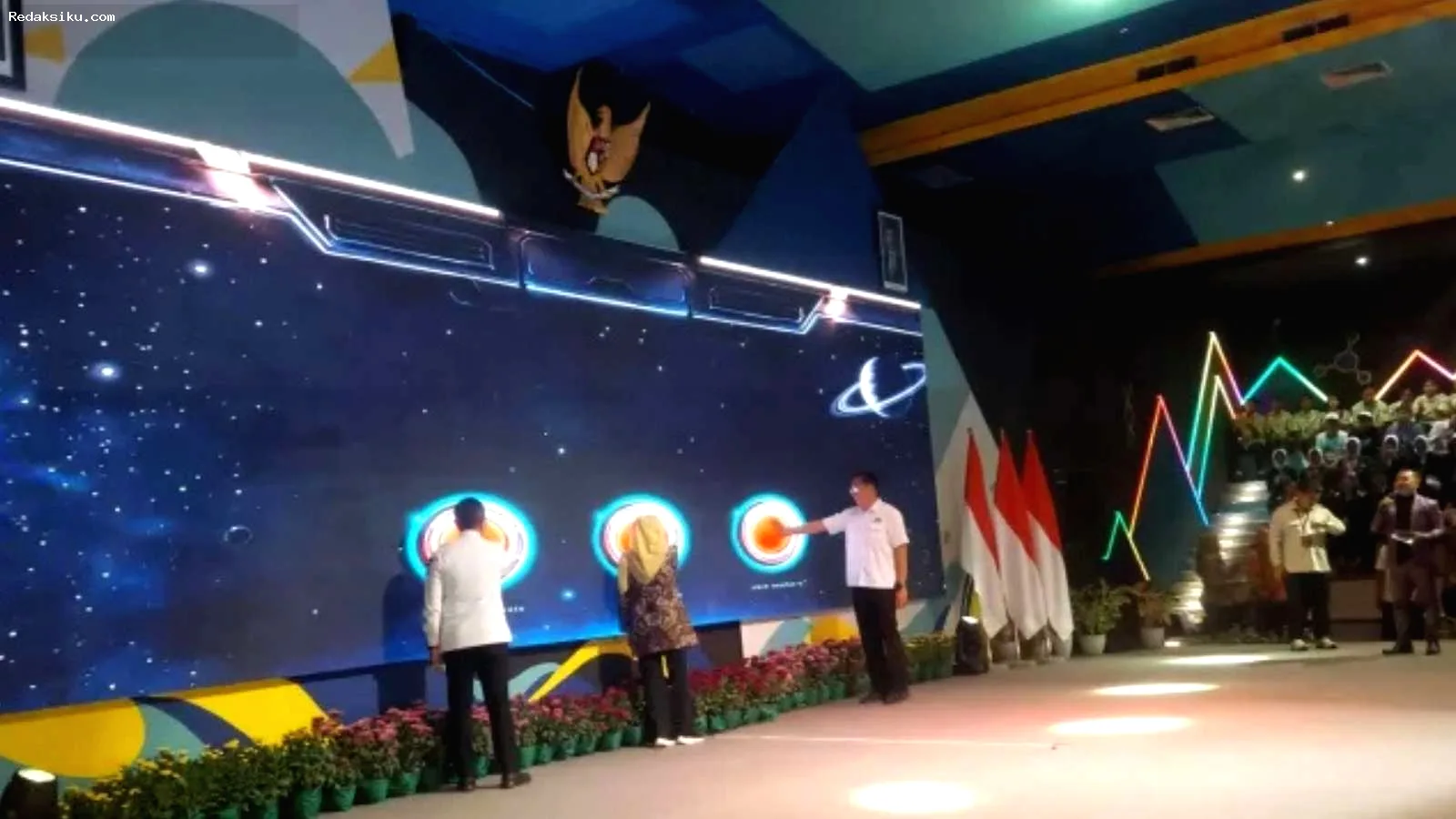 Gubernur Jawa Timur Khofifah Indar Parawansa saat meresmikan Museum Mega Science Center dan Budaya di JTP 1 Kota Batu Khofifah resmikan Museum Mega Science Center dan Budaya di JTP 1 Kota Batu