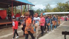 Sekolah Adat berperan penting melengkapi pendidikan formal dalam menjaga identitas dan budaya Papua.