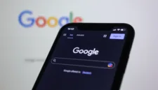 John Mueller menjelaskan mekanisme penentuan posisi rata-rata dalam fitur Google AI Mode bagi pengelola situs web.