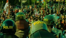 Polres Sukabumi menangkap seorang oknum yang mengaku anggota LSM KPK Jawa Barat terkait kasus pemerasan petani.