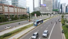 Kementerian Pekerjaan Umum mengerahkan alat berat guna memulihkan akses jalan nasional di Kabupaten Solok yang tertimbun material longsor.