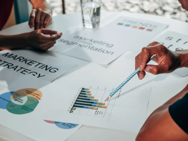 Ilustrasi strategi pemasaran B2B berdasarkan riset terbaru LinkedIn dan Bain & Company.