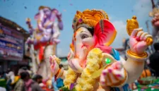 Seorang wanita tewas setelah terjatuh ke dalam panci berisi cairan panas saat acara Ganesh di Andhra.