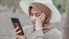 Sinyal seluler yang lemah memaksa ponsel bekerja lebih keras sehingga menyebabkan perangkat cepat panas.